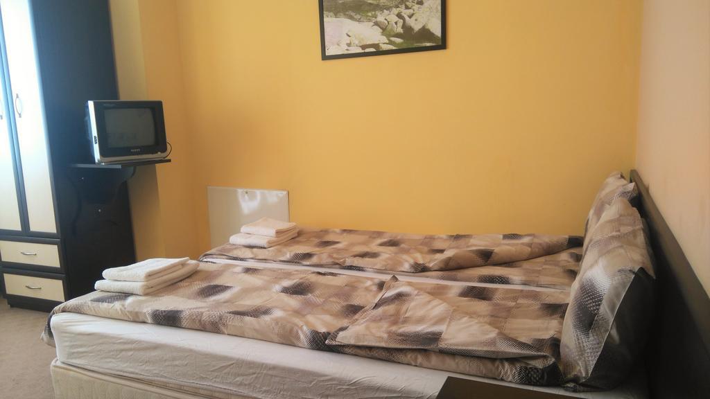 בנסקו Hotel Riskyoff מראה חיצוני תמונה