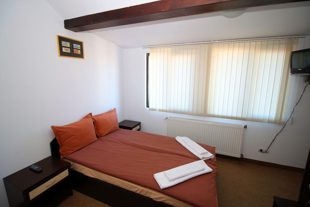 בנסקו Hotel Riskyoff מראה חיצוני תמונה