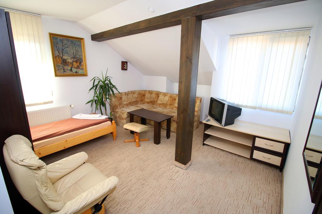 בנסקו Hotel Riskyoff מראה חיצוני תמונה
