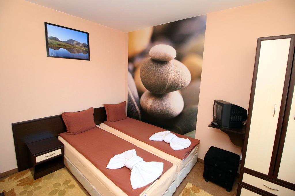 בנסקו Hotel Riskyoff מראה חיצוני תמונה