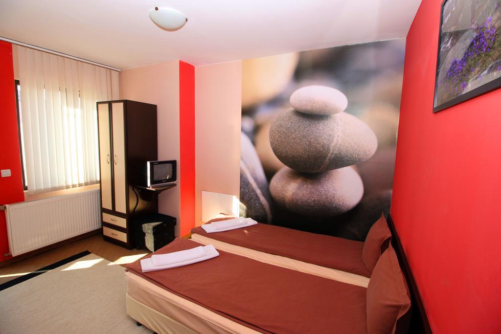בנסקו Hotel Riskyoff מראה חיצוני תמונה