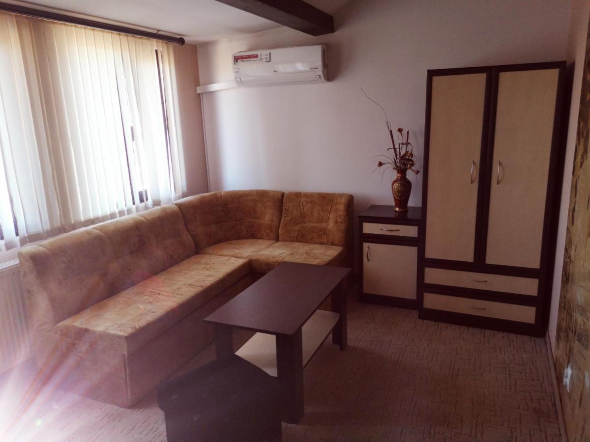 בנסקו Hotel Riskyoff מראה חיצוני תמונה